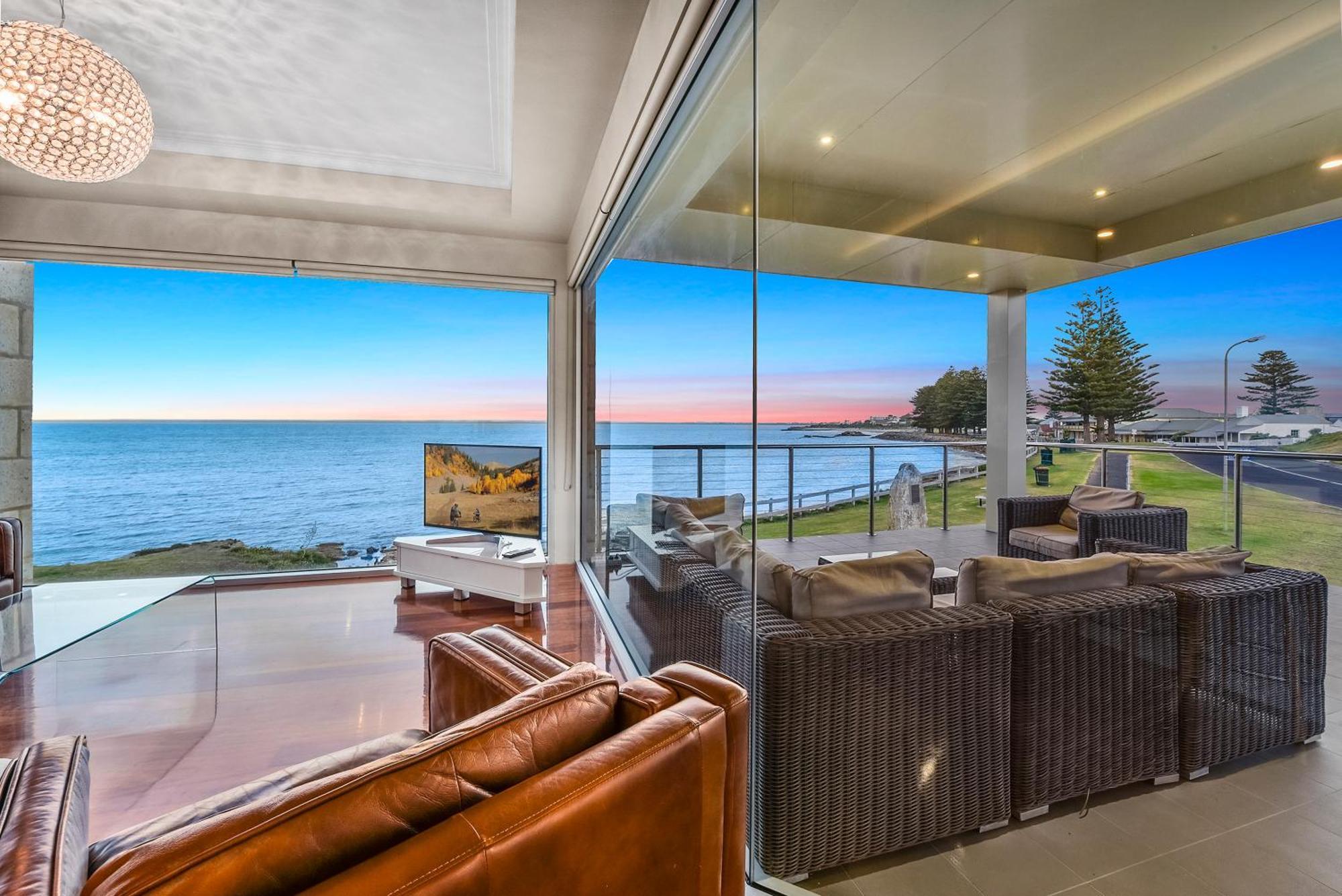 Aloha Waterfront Properties Robe Quarto foto